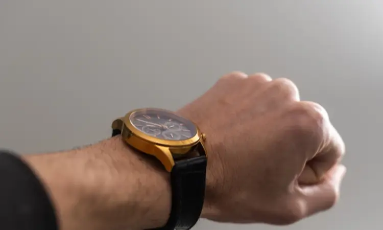 Wrist Watches with premium dial design and leather strap