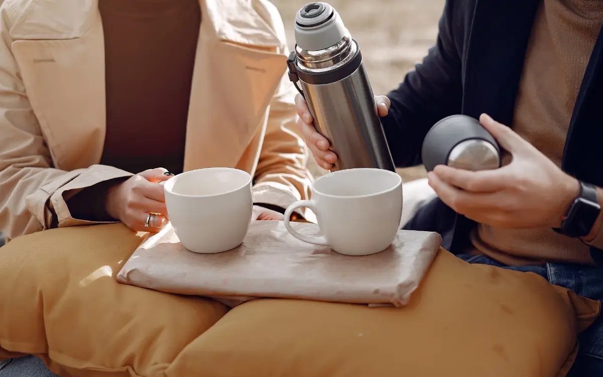 Vacuum Flask Set:, Premium corporate gift printing with custom logo engraving