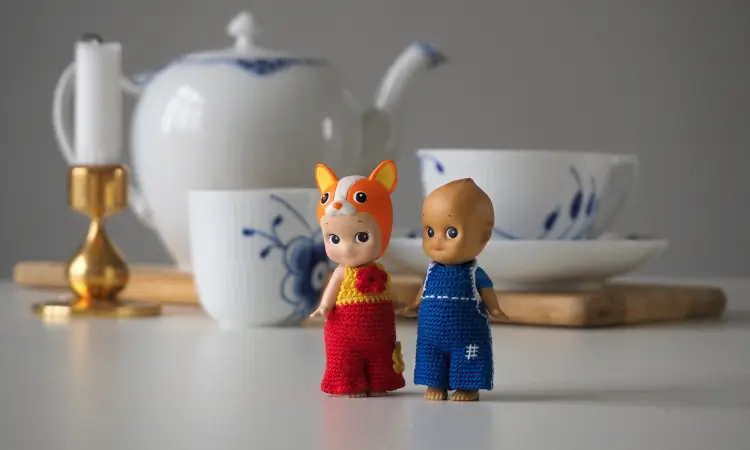 Employee milestone recognition with customized engraved keychains